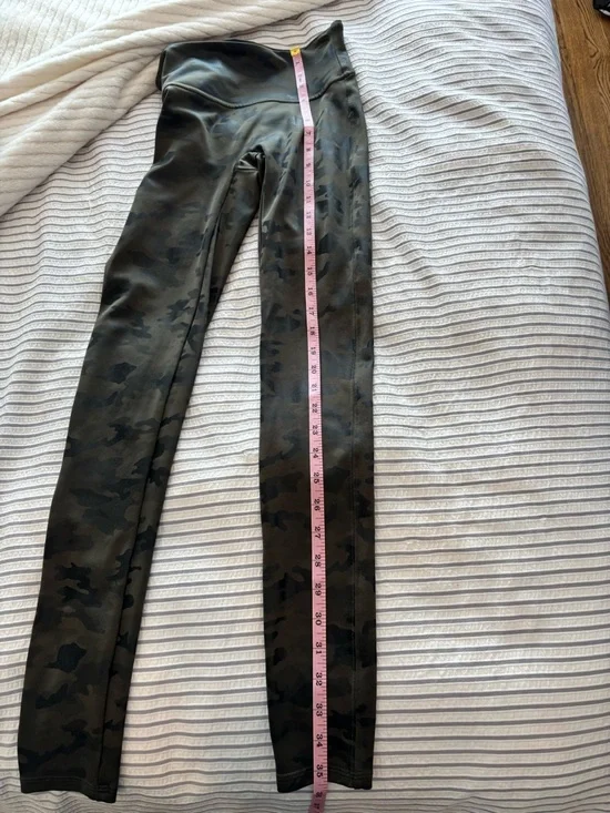 EUC SPANX Matte Green Faux Leather  Camo Leggings Power Waistband - Size Small - Picture 12 of 16
